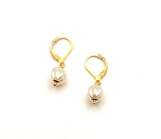 Hoop pearl earrings
